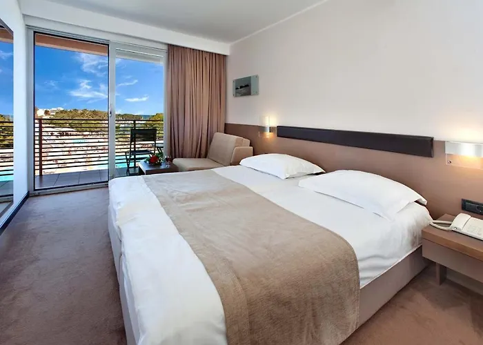 La-li-nea -top Location 5 Minute Walk *